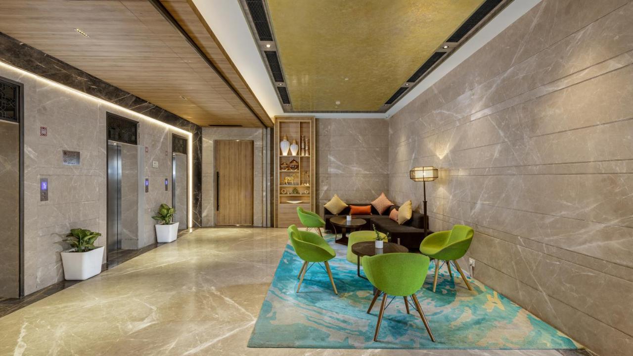 Holiday Inn Gurugram Sector 90 By Ihg Gurgaon Exterior foto Lobby