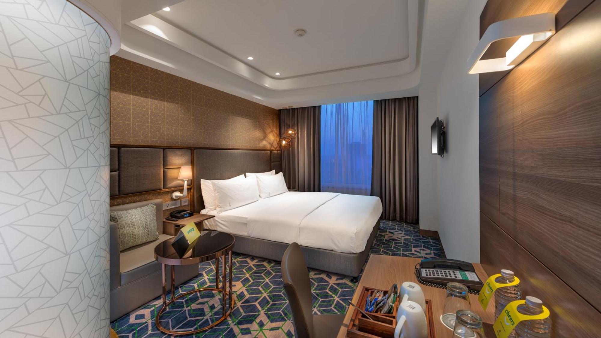 Holiday Inn Gurugram Sector 90 By Ihg Gurgaon Exterior foto Deluxe Room