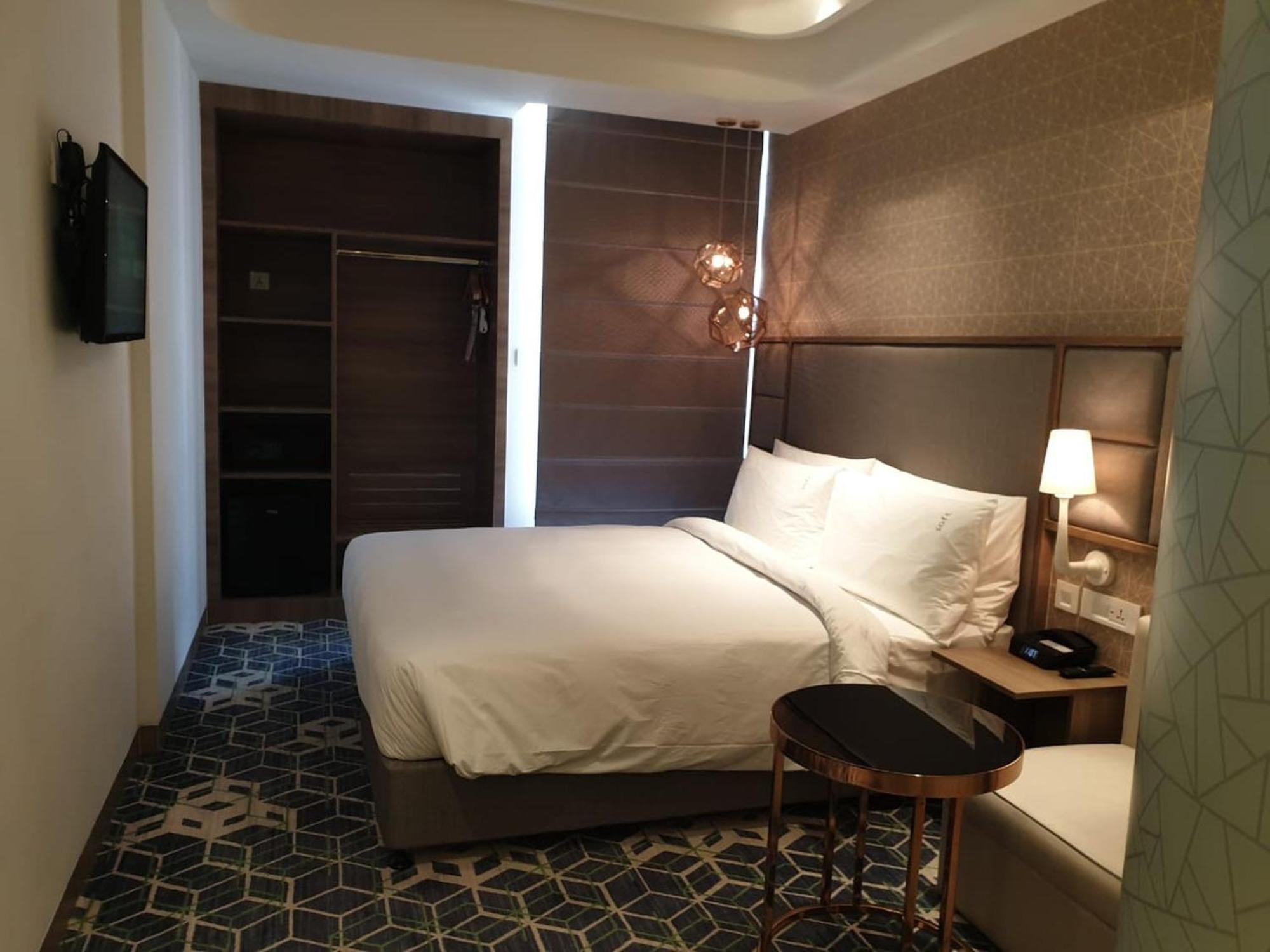 Holiday Inn Gurugram Sector 90 By Ihg Gurgaon Exterior foto A room at the hotel