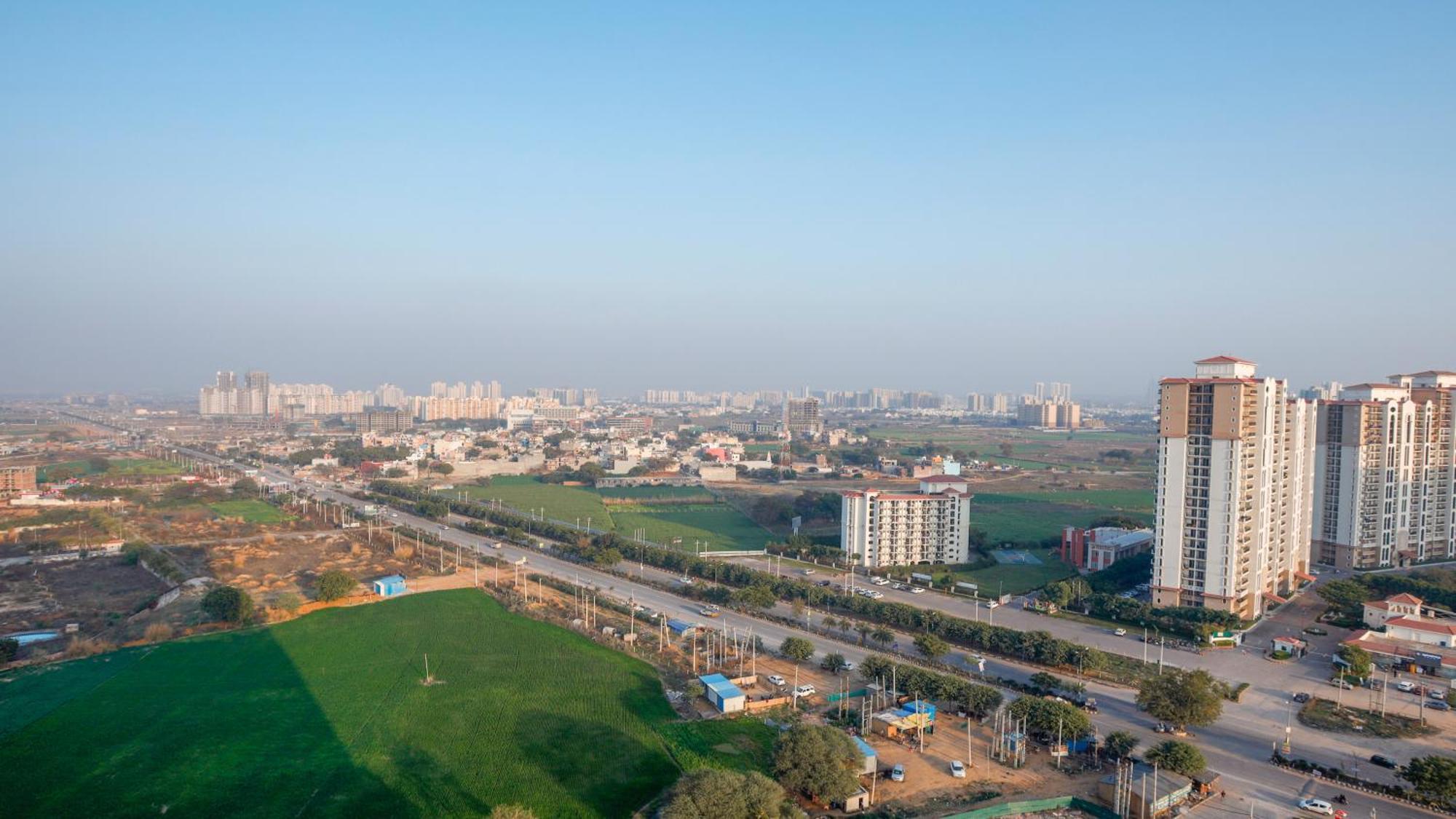 Holiday Inn Gurugram Sector 90 By Ihg Gurgaon Exterior foto View of Greater Noida City