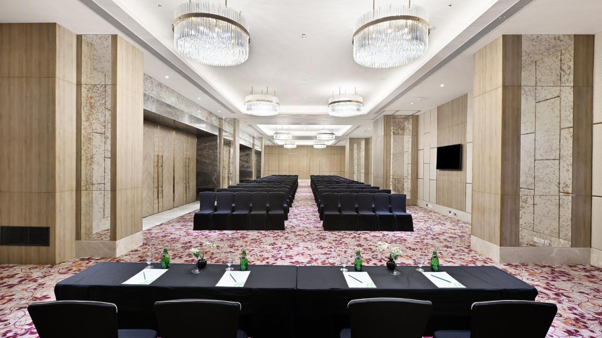 Holiday Inn Gurugram Sector 90 By Ihg Gurgaon Exterior foto The ballroom