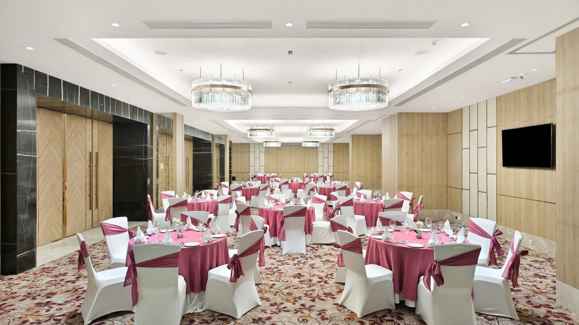 Holiday Inn Gurugram Sector 90 By Ihg Gurgaon Exterior foto The Grand Ballroom